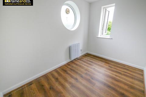 2 bedroom flat for sale, Walsingham Close, Hatfield