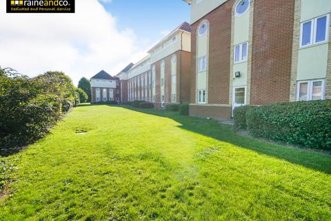 2 bedroom flat for sale, Walsingham Close, Hatfield