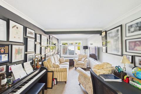 11 Broadview Gardens, Worthing, BN13 3DZ