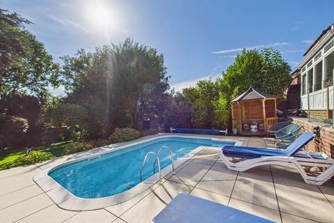 11 Broadview Gardens, Worthing, BN13 3DZ