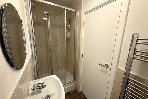 1 bedroom flat to rent, Glenfield Road, Leicester LE3