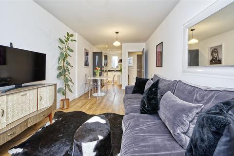 1 bedroom flat to rent, Colonnade Gardens, Askew Road, London, W3