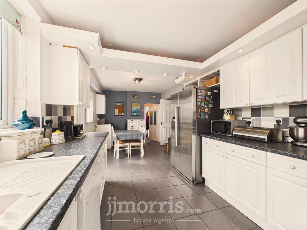 CAM02122 G0-PR0369-STILL027.jpg