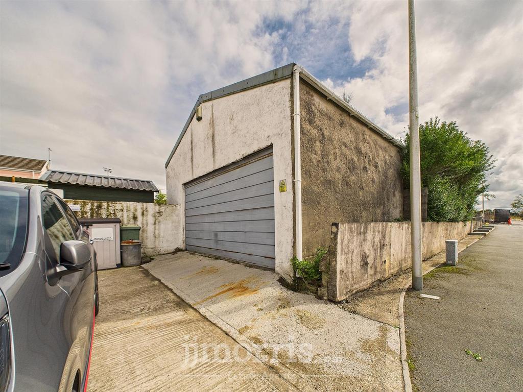 Detached Garage/Workshop