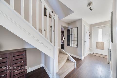 5 bedroom detached house for sale, Peregrine Way, HATFIELD