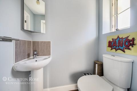 5 bedroom detached house for sale, Peregrine Way, HATFIELD