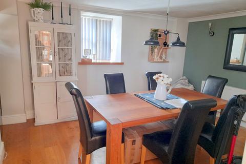 undefined, Market Square, Llanrhaeadr Ym Mochnant SY10
