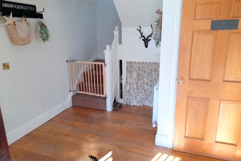 undefined, Market Square, Llanrhaeadr Ym Mochnant SY10