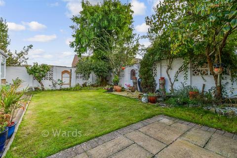4 bedroom detached house for sale, Oliver Road, Staplehurst, Tonbridge, Kent