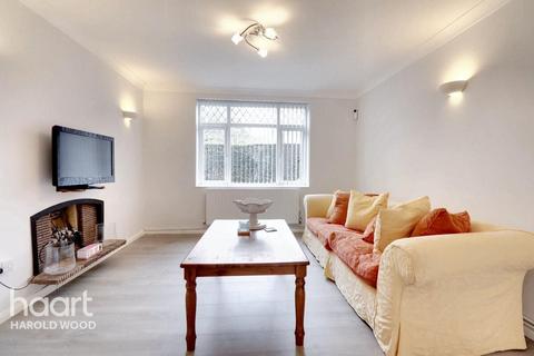 3 bedroom end of terrace house for sale, Dagnam Park Close, Harold Hill