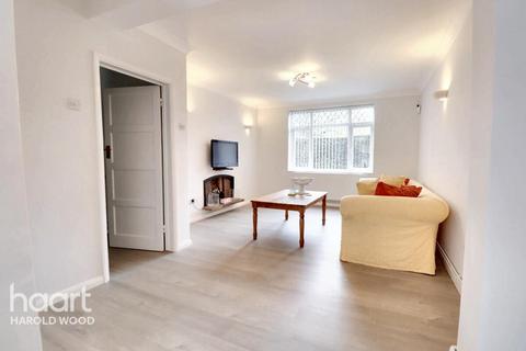 3 bedroom end of terrace house for sale, Dagnam Park Close, Harold Hill