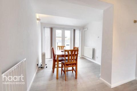 3 bedroom end of terrace house for sale, Dagnam Park Close, Harold Hill