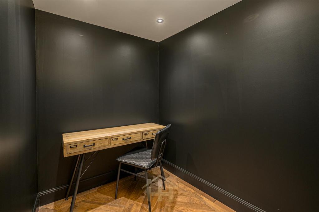 Z92 9070-Edit.jpg