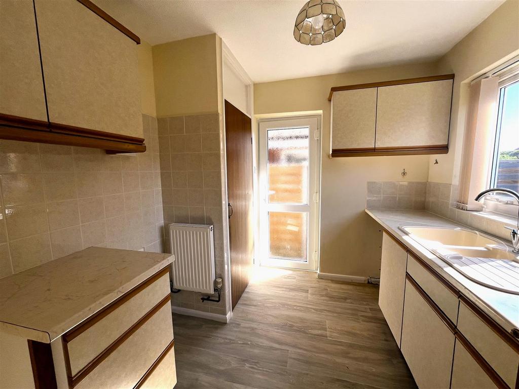 Kitchen 2.JPG