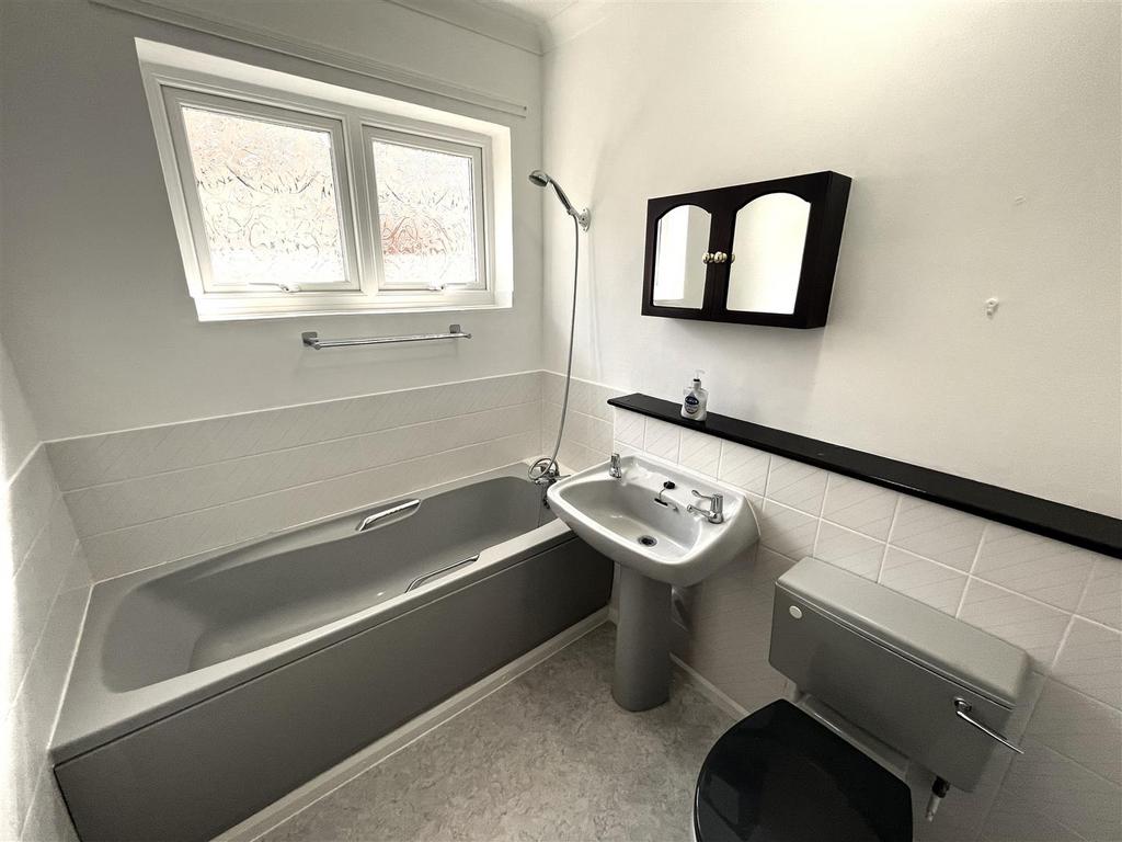 Bathroom.JPG