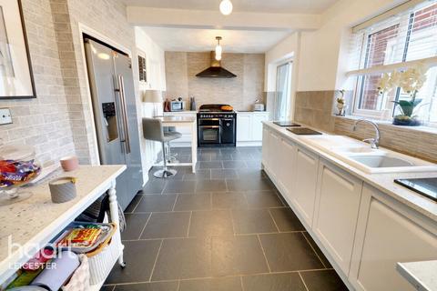 4 bedroom semi-detached house for sale, Ivydale Road, Leicester