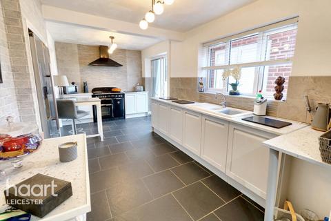 4 bedroom semi-detached house for sale, Ivydale Road, Leicester