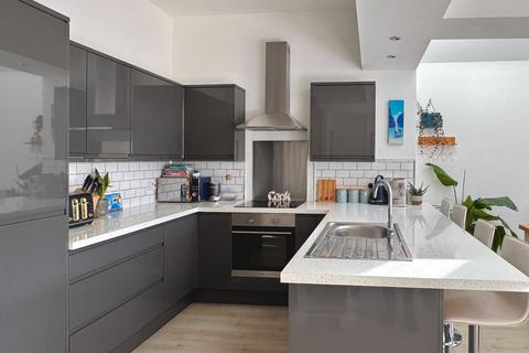 3 bedroom terraced house for sale, Glebe Street, Penarth