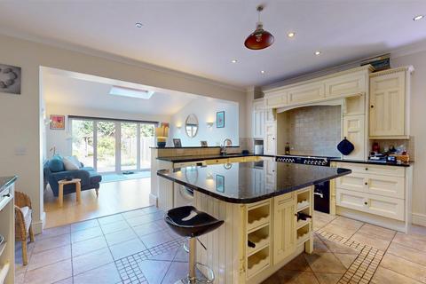 4 bedroom townhouse for sale, Barnack Road, Stamford