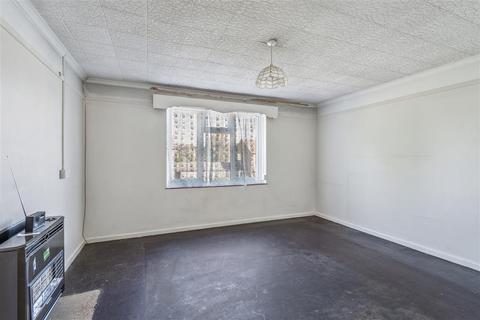 1 bedroom apartment for sale, Penn Drive, Denham Green