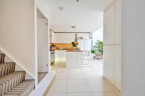 26 Latchmere Close, Richmond, TW10 5HQ