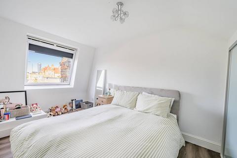 2 bedroom maisonette for sale, Hazlebury Road, Sands End, London, SW6