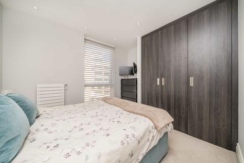 2 bedroom flat for sale, Queenshurst Square, Kingston Upon Thames KT2