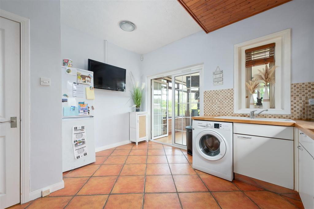 122 Arthur Street018.JPG