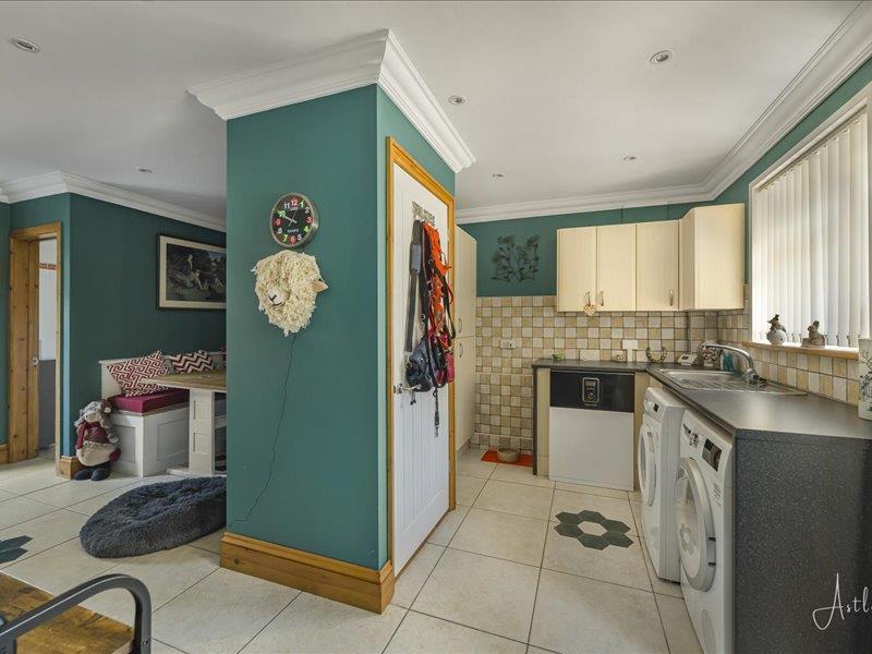 Utility Room/Breakfast area