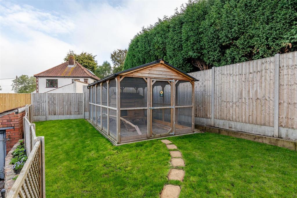 Over Lane, Almondsbury Pet cage.jpg