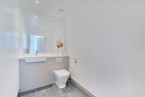 4 bedroom terraced house for sale, Oriental Square, Colindale, London, NW9