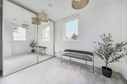 4 bedroom terraced house for sale, Oriental Square, Colindale, London, NW9