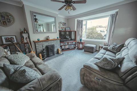 4 bedroom semi-detached house for sale, Fairlight Close, Bexhill-On-Sea