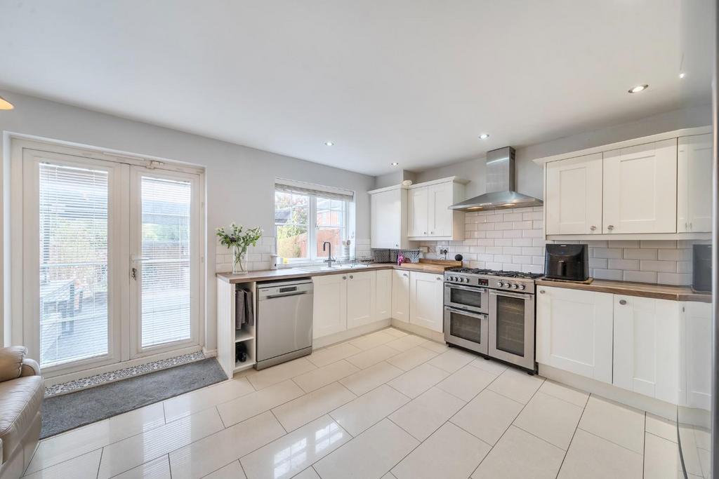 Kitchen 1.jpg
