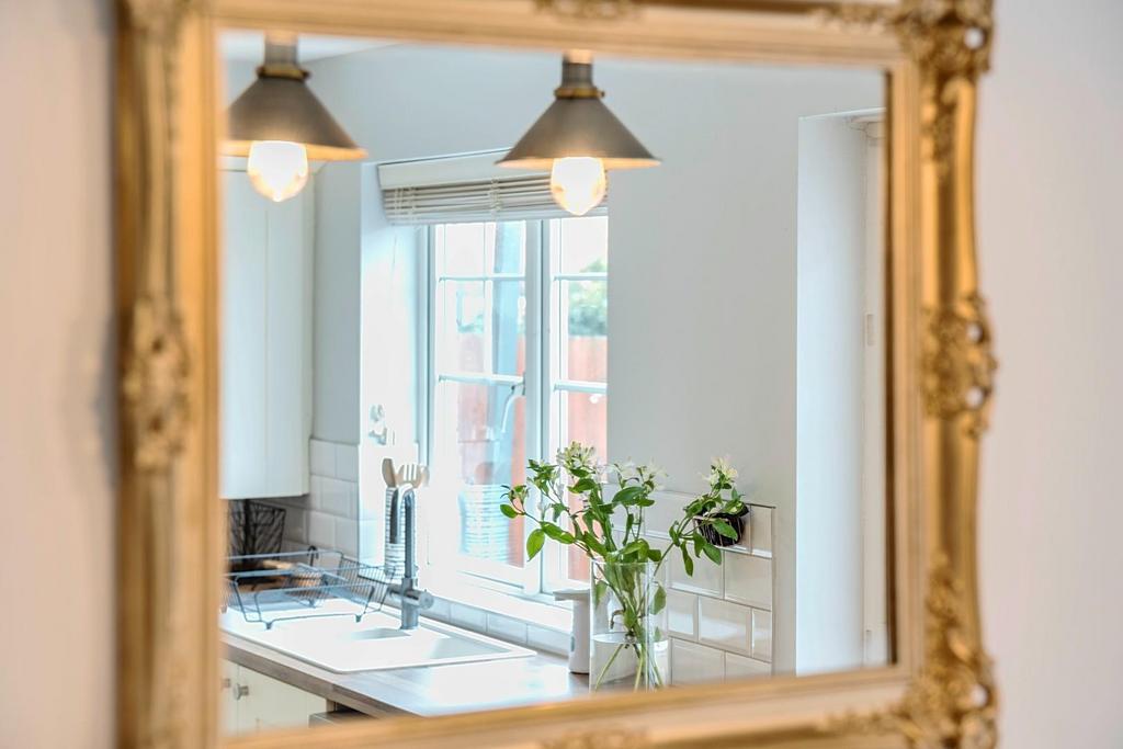 Lifestyle kitchen mirror.jpg