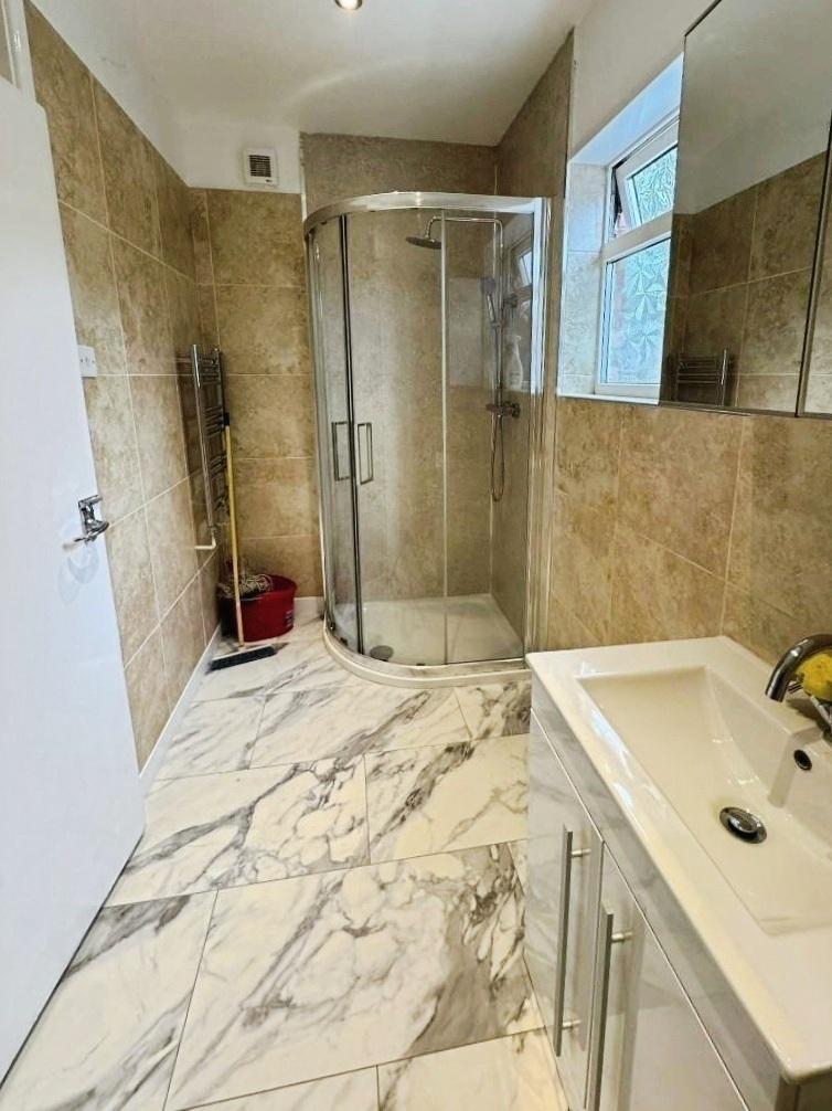 Pbox-bathroom-343457.jpg