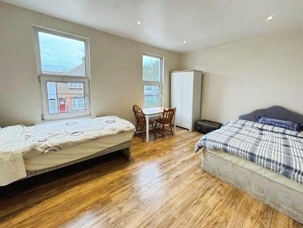 Pbox-bedroom-343457.jpg