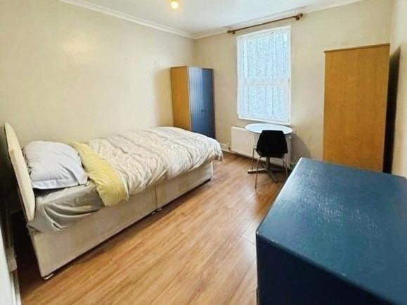 Pbox-bedroom-343457.jpg
