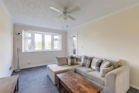 undefined, Field Avenue, Hucknall NG15