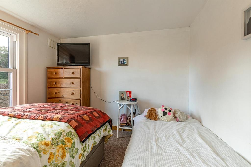 16 Morrow Gardens Melrose 24.JPG
