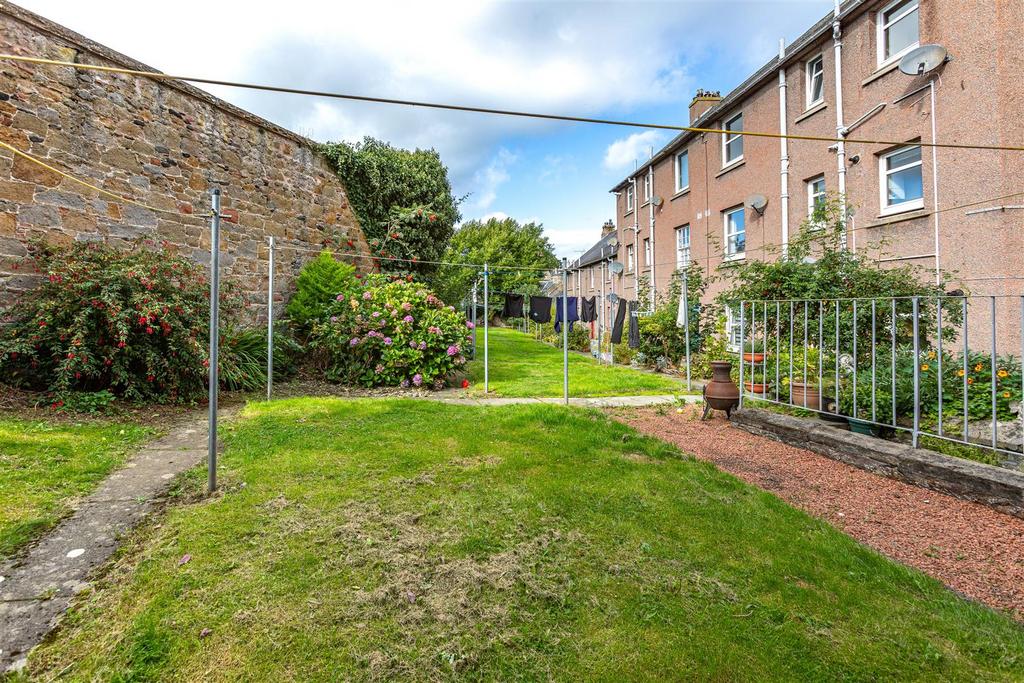 16 Morrow Gardens Melrose 33.JPG