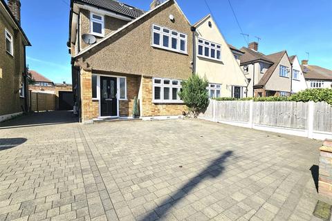 5 bedroom semi-detached house to rent, Trent Avenue, Upminster, RM14