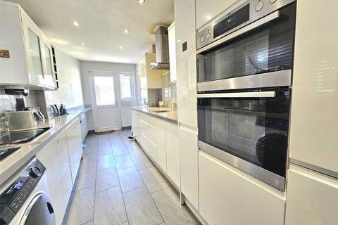 5 bedroom semi-detached house to rent, Trent Avenue, Upminster, RM14