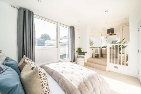 undefined, Rush Common Mews, London SW2