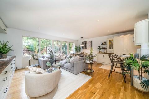 Rush Common Mews, London SW2