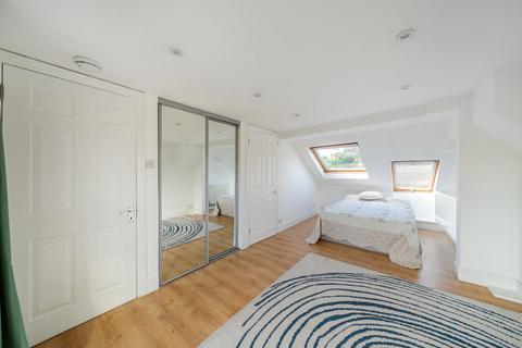 3 bedroom flat for sale, Whitehall Gardens, Chiswick, London, W4
