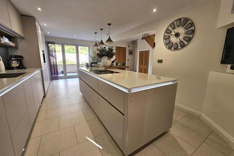 undefined, Latchen, Longhope