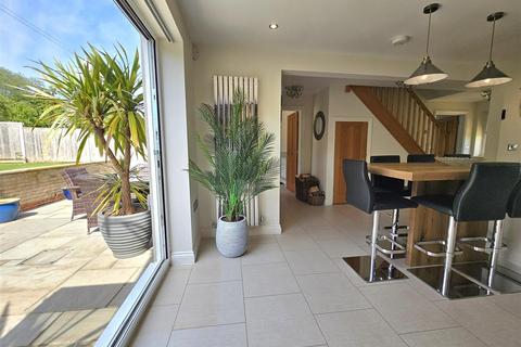 undefined, Latchen, Longhope