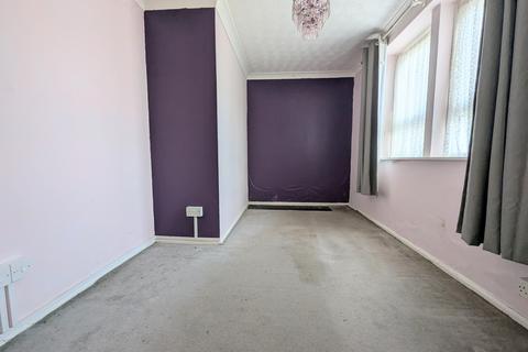 2 bedroom ground floor flat for sale, 57 Thurlocks, Tintinhull, Yeovil, Somerset BA22 8QE