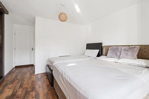 undefined, Hawkes Close, Slough SL3